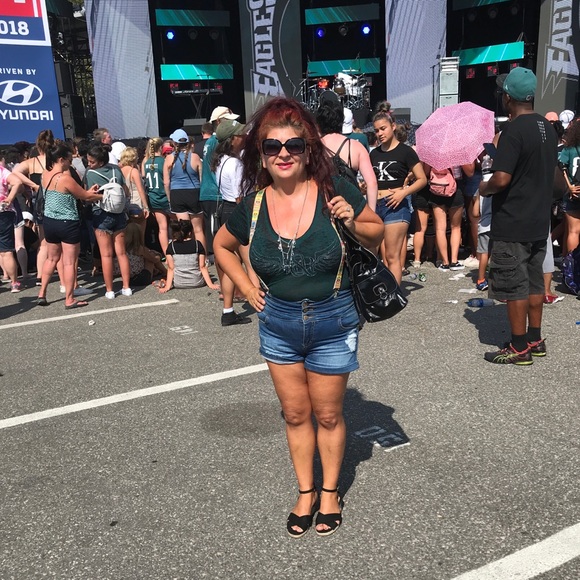 Meet your Posher, Lisa - Picture 1 of 1